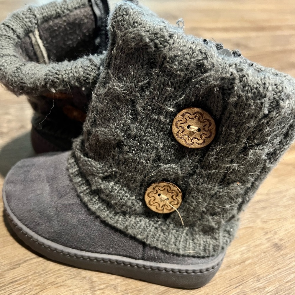 Grey winter boots!